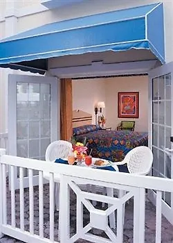 Holiday Inn Express & Suites Nassau Hotel